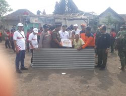 Pasca Terjadinya Angin Puting Beliung, KPH Perhutani Bondowoso Renovasi Rumah Warga Terdampak Bencana