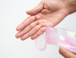 Wajib Kamu Coba! Rahasia Kecantikan Kulit dengan Baby Oil yang