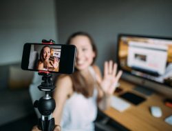 Live Streaming Tanpa Grogi, Cara Tampil Santai dan Menginspirasi di Depan Kamera