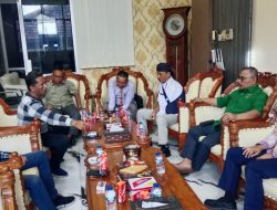 Eko Siti Jenar Dobrak Rapat DPRD Situbondo, Gugat Kunker dan Desak Efisiensi Anggaran