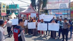 Puluhan Warga Karangmalang Gelar Aksi Damai di Polres Situbondo, Adukan Trauma dan Konflik Tambak yang Tak Kunjung Usai